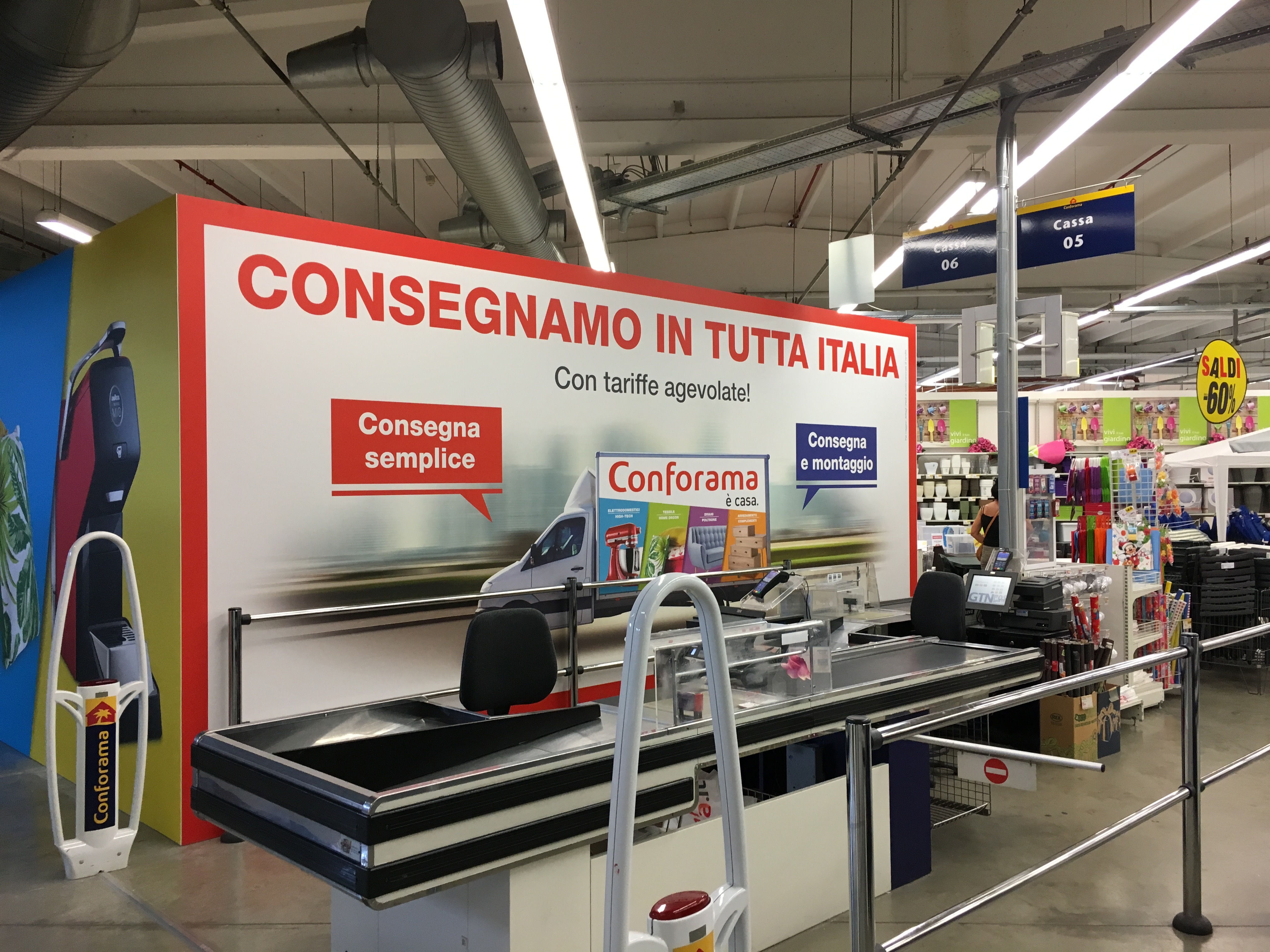 Corsia e ambientazioni Conforama