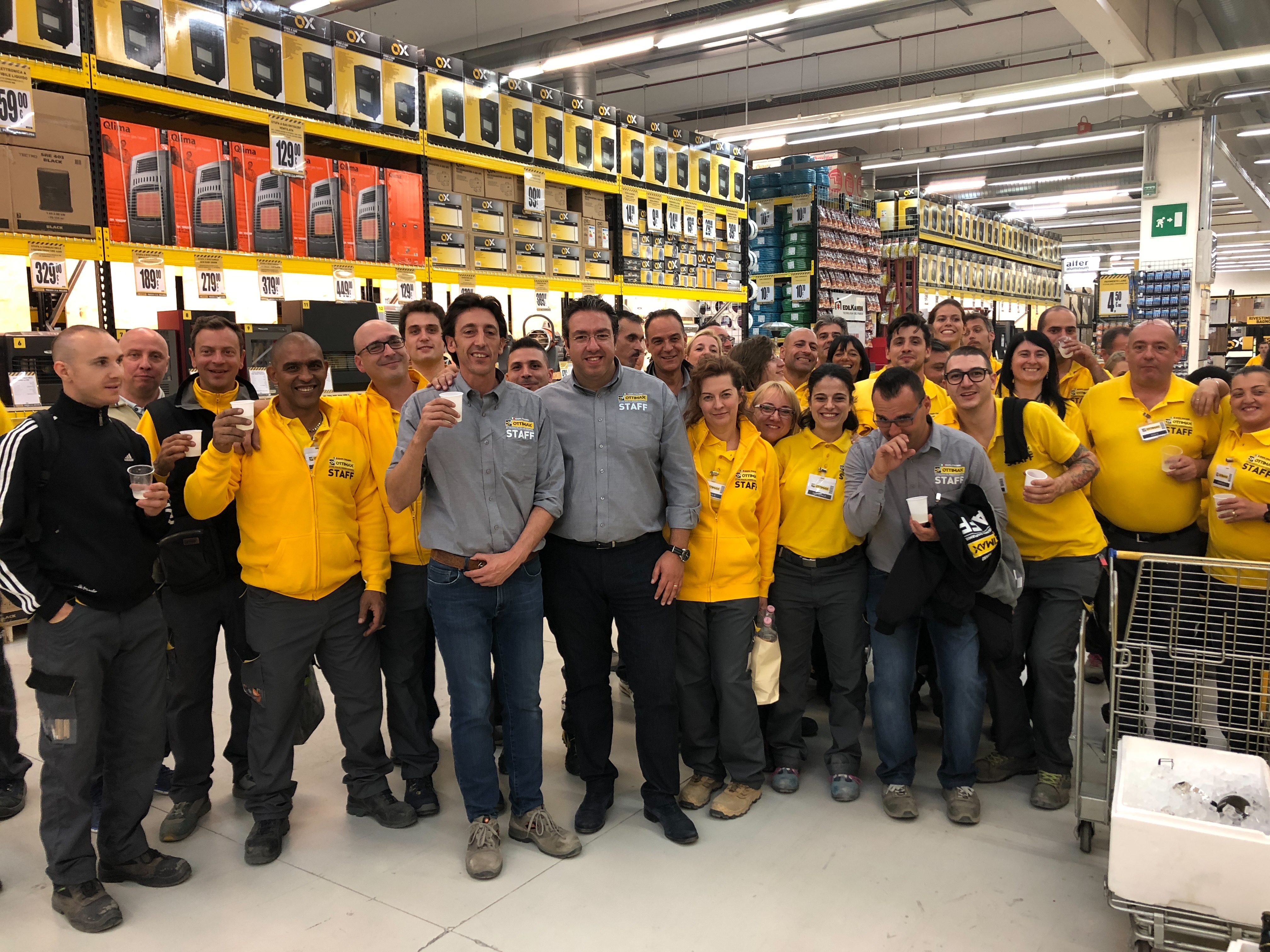 Inaugurazione con pubblico e staff